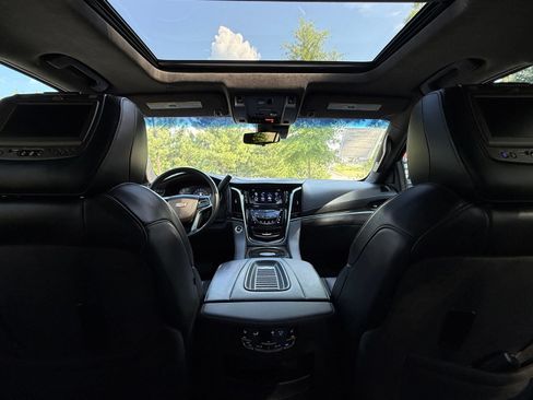 Used 2019 Cadillac Escalade Platinum RWD image 33
