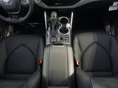 New 2026 Toyota Highlander Platinum AWD/4WD image 34