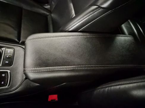 Used 2021 Cadillac XT4 Premium Luxury w/ Cold Weather Package image 31