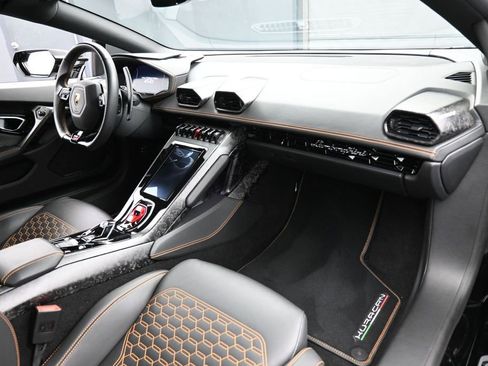 Used 2022 Lamborghini Huracan EVO RWD image 25
