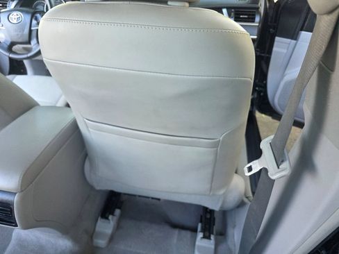 Used 2012 Toyota Camry XLE w/ Leather Pkg FWD image 33