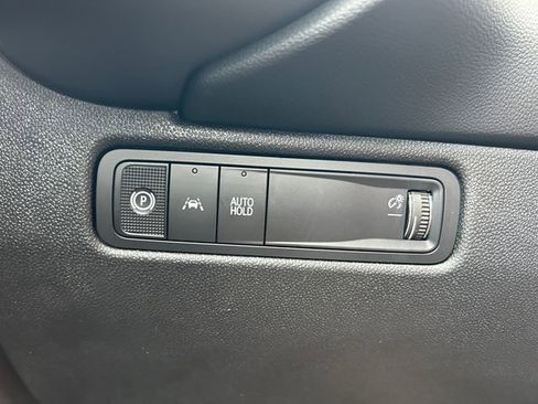 Used 2025 Chevrolet Equinox EV LT w/ Comfort Package image 21