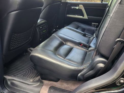 Used 2013 Toyota Land Cruiser image 20
