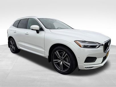 Used 2018 Volvo XC60 T6 Momentum w/ Advanced Package