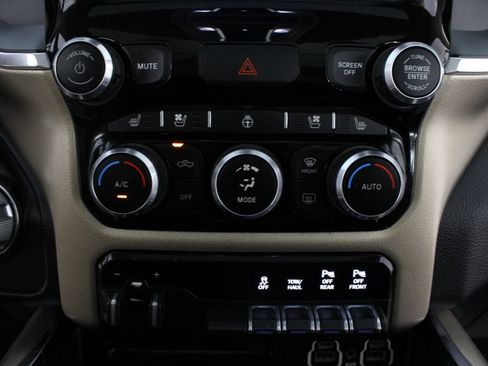 Used 2019 RAM 1500 Laramie AWD/4WD image 6