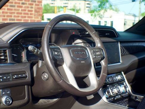 Used 2021 GMC Yukon XL Denali w/ Denali Premium Package image 21