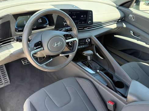 Used 2025 Hyundai Elantra Sport FWD image 11