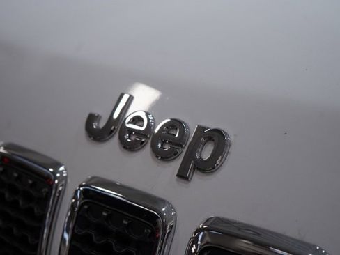 Used 2022 Jeep Cherokee Latitude Lux image 10