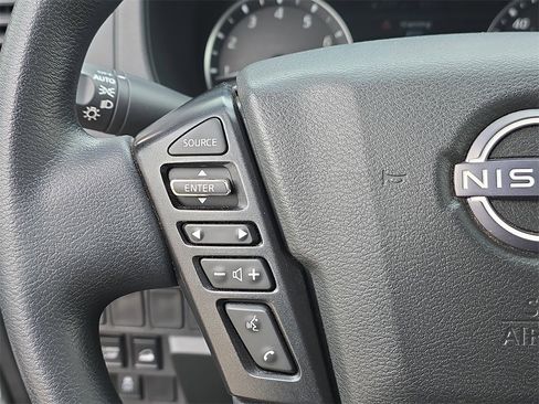 Used 2022 Nissan Frontier SV image 16