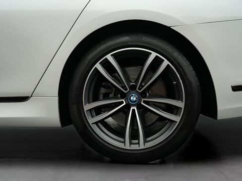 Used 2022 BMW 745e xDrive w/ M Sport Package AWD/4WD image 14