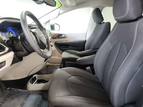 Used 2023 Chrysler Voyager LX FWD image 10
