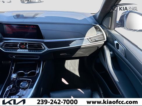 Used 2020 BMW X7 M50i w/ Executive Package image 19