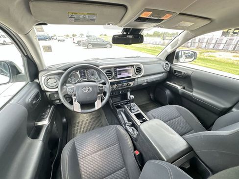 Used 2022 Toyota Tacoma SR5 w/ Trail Edition AWD/4WD image 18