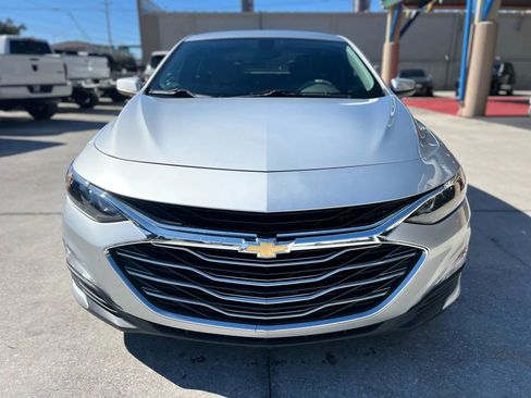 Used 2021 Chevrolet Malibu LT image 2