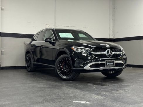 Used 2025 Mercedes-Benz GLC 300 image 2