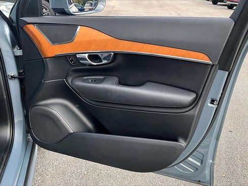 Used 2021 Volvo XC90 T6 Momentum w/ Climate Package image 23