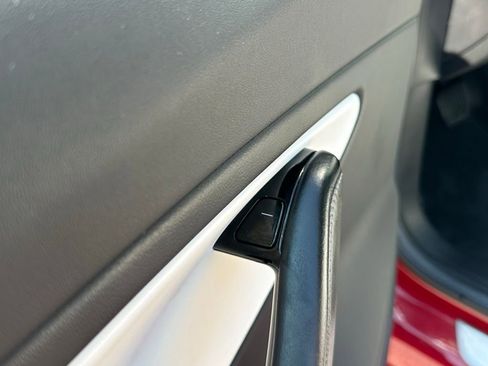 Used 2018 Tesla Model 3 Long Range image 17