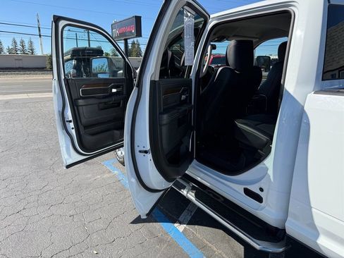 Used 2024 RAM 2500 Laramie AWD/4WD image 9