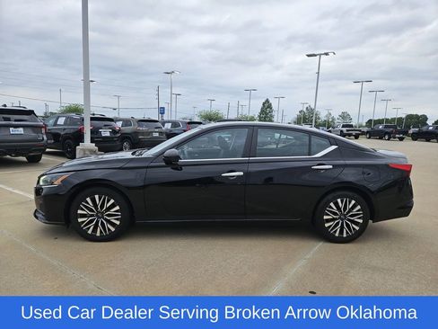 Used 2024 Nissan Altima 2.5 SV FWD image 4
