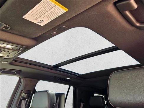 Used 2023 GMC Yukon Denali w/ Advanced Technology Package image 10