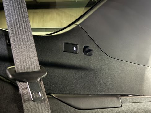 Used 2024 Chevrolet Tahoe High Country image 32