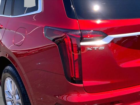 Used 2025 Cadillac XT6 Luxury FWD image 29