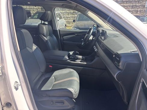Used 2023 Honda Pilot Touring image 13
