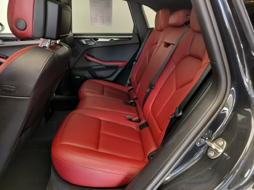 Certified 2024 Porsche Macan Turbo AWD/4WD image 17
