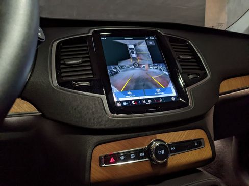 Certified 2025 Volvo XC90 T8 Plus w/ Protection Package Premier image 18