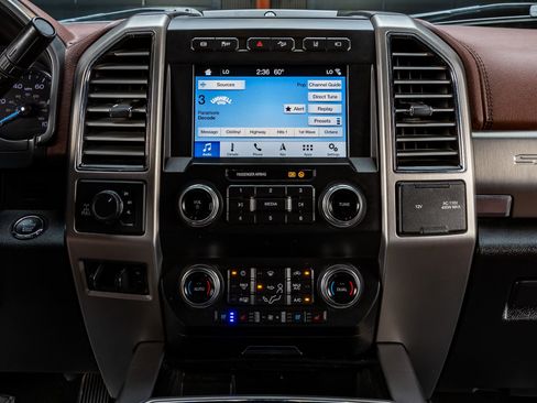 Used 2019 Ford F250 Platinum w/ Platinum Ultimate Package AWD/4WD image 25