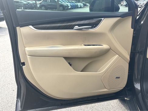 Used 2019 Cadillac XT5 FWD image 21