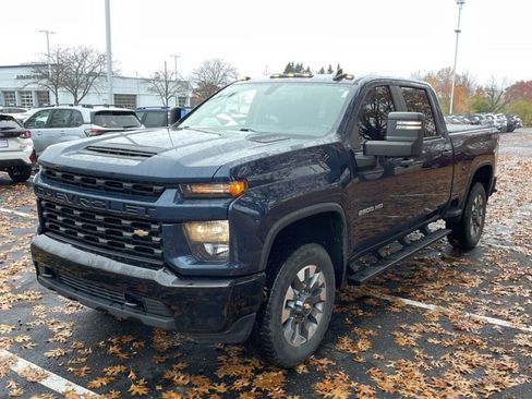 Used 2021 Chevrolet Silverado 2500 Custom w/ Custom Value Package image 3