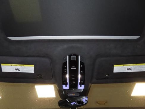 Used 2022 Porsche Cayenne image 29