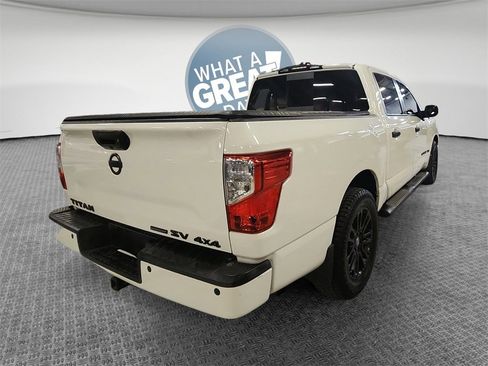 Used 2019 Nissan Titan SV w/ SV Convenience Package image 3