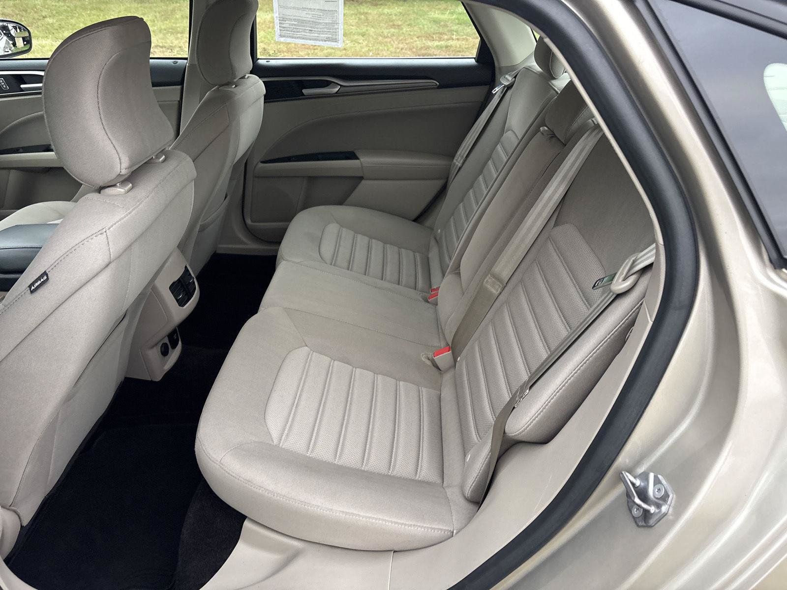 Used 2018 Ford Fusion SE FWD image 10