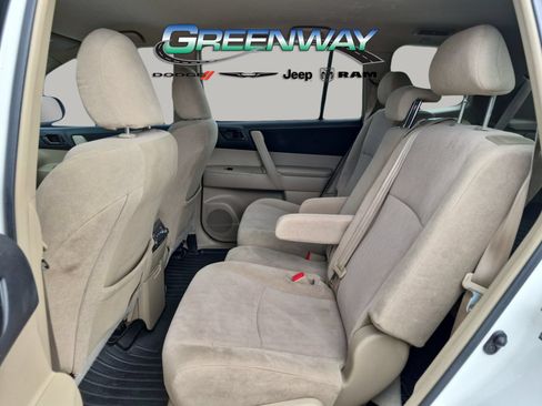 Used 2012 Toyota Highlander FWD image 12