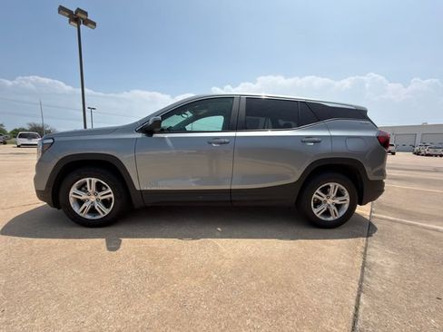 Used 2024 GMC Terrain SLE AWD/4WD image 11