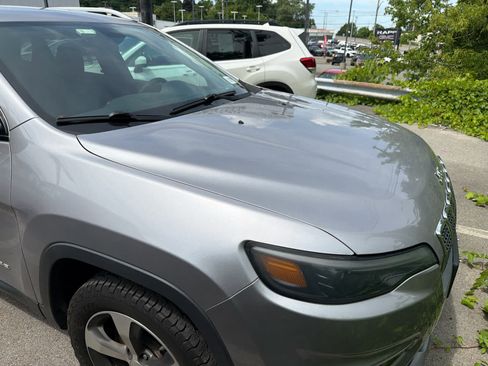 Used 2019 Jeep Cherokee Limited AWD/4WD image 5