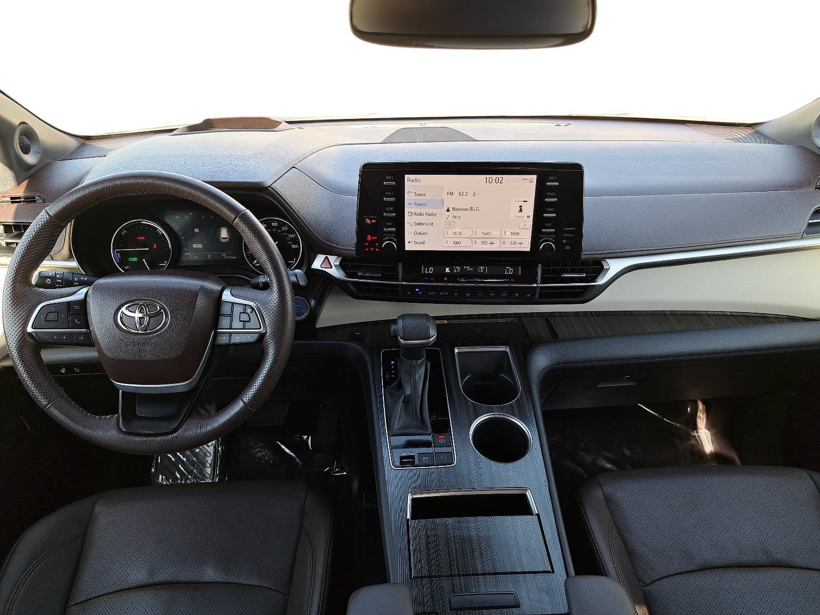 Used 2024 Toyota Sienna Platinum FWD image 9