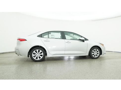 Used 2025 Toyota Corolla LE FWD image 31