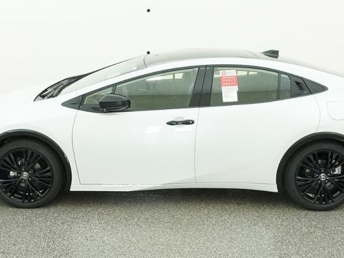 New 2026 Toyota Prius FWD image 6