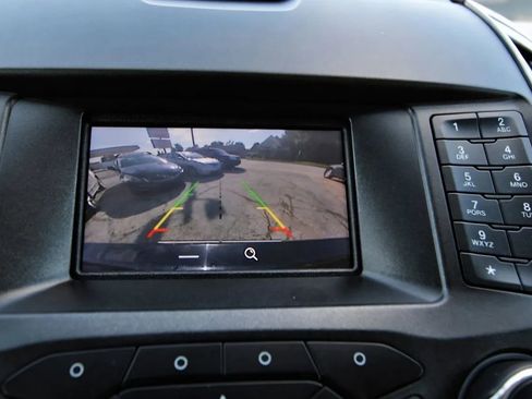 Used 2015 Ford Edge SE image 19