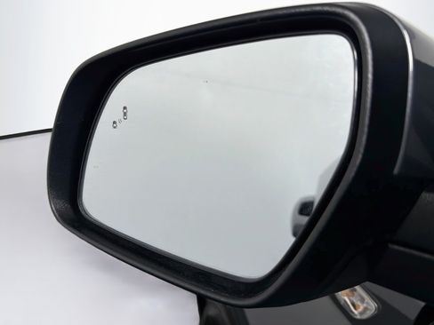Used 2025 Hyundai Venue SEL FWD image 16