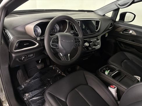 New 2027 Chrysler Pacifica Select FWD image 17