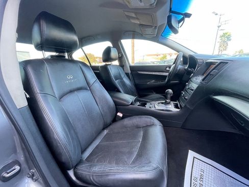 Used 2011 INFINITI G37 Journey image 13