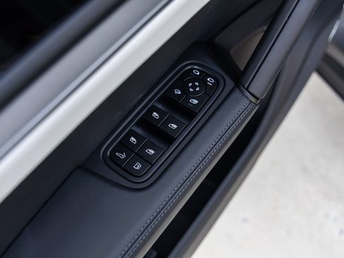 Certified 2026 Porsche Cayenne E-Hybrid AWD/4WD image 25