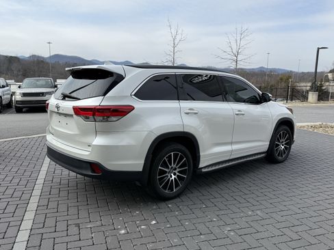 Used 2017 Toyota Highlander SE image 5