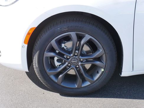 New 2026 Chrysler Pacifica Select image 4