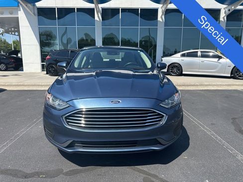 Used 2019 Ford Fusion SE FWD image 2