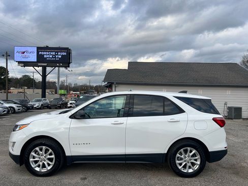 Used 2019 Chevrolet Equinox LS w/ LS Convenience Package image 2